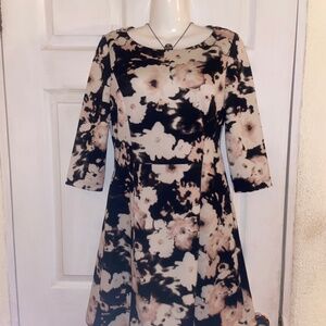 VINCE CAMUTO DRESS SIZE 4
